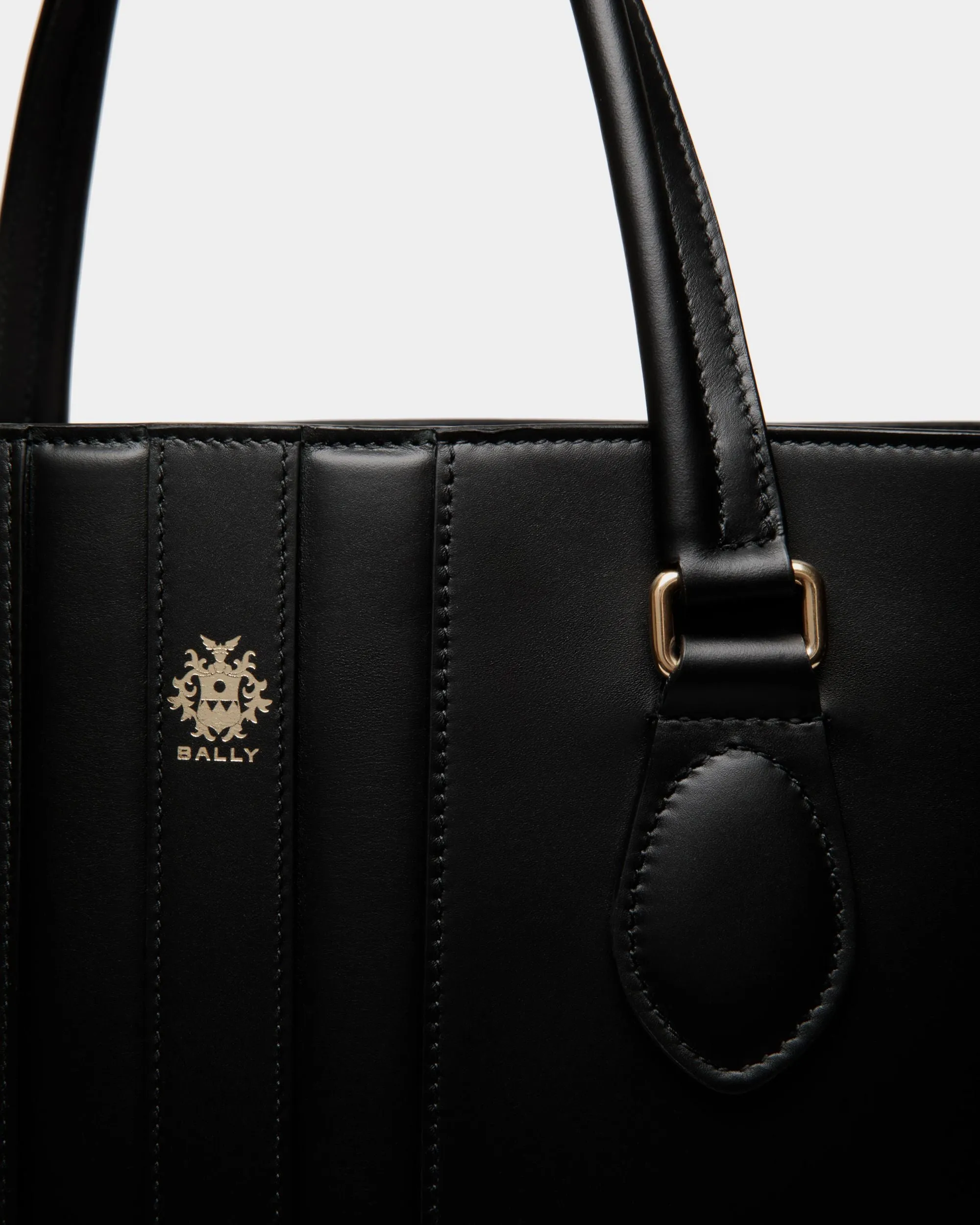 Beckett Tote In Black Leather 