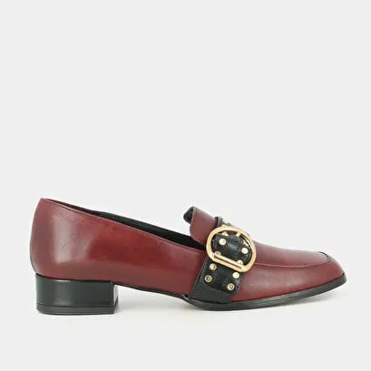 Low-heeled red leather moccasins