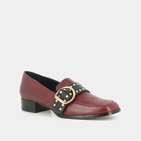 Low-heeled red leather moccasins