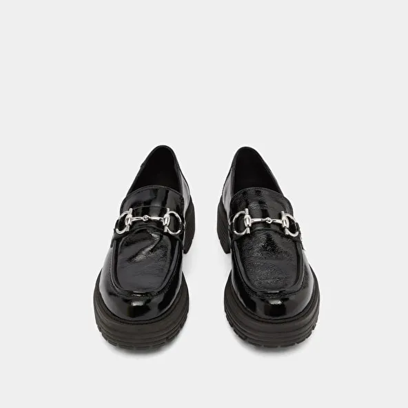 Moccasins with bits and notched soles in black pleated patent