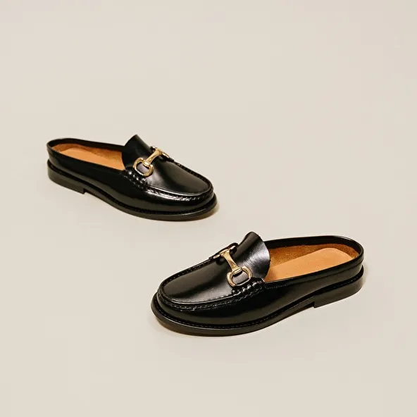 Moccasins with golden jaws in black shiny leather