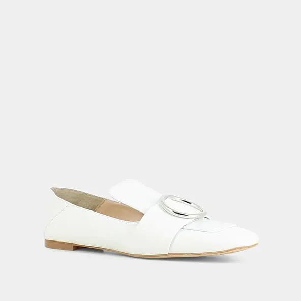 Moccasins with ring buckle in white leather